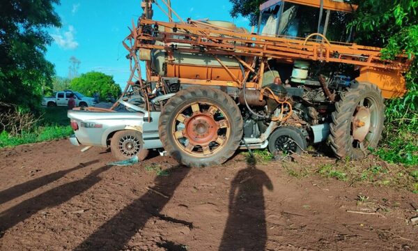 Conductor murió al chocar su camioneta contra pulverizadora
