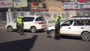 Supuestos fiscal y futbolista paraguayos cayeron en control en Bolivia y les quitaron US$ 1 millón