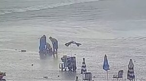 Un rayo mató a una mujer de 60 años e hirió a siete personas más en una playa de Brasil