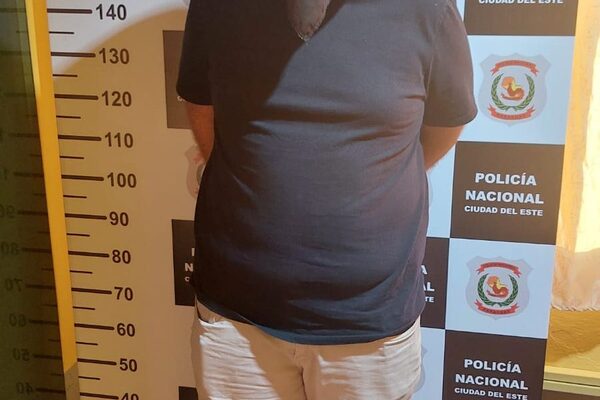 Detienen a vocalista de conocido grupo musical por agredir a su pareja