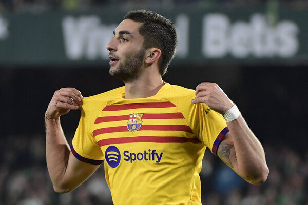 Versus / Ferran Torres brilla en la sufrida victoria del Barcelona ante Betis