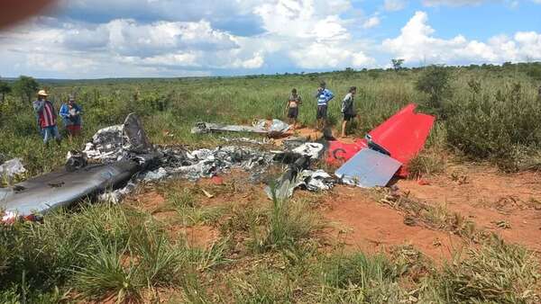 Hallan un avión pequeño totalmente incinerado en Río Verde - Policiales - ABC Color