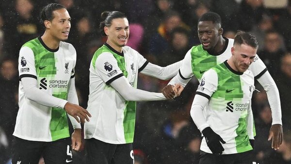 Darwin Núñez y Diogo Jota apuntalan el liderato del Liverpool
