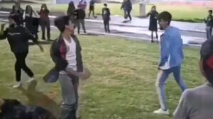 ¡Jeyma! Nenes de “apá” golpearon brutalmente a un adolescente en San Ber
