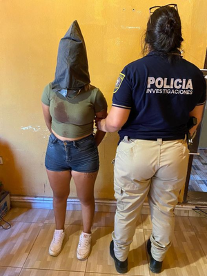 Mujer es detenida por presuntamente asesinar a puñaladas a un joven | 1000 Noticias