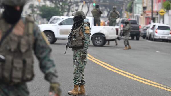 Más de 2.700 detenidos en Ecuador en 13 días de "conflicto armado interno" contra mafias