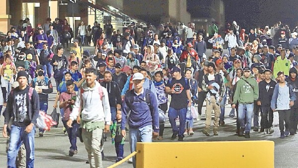 Parte hacia EEUU el primer convoy de migrantes del año