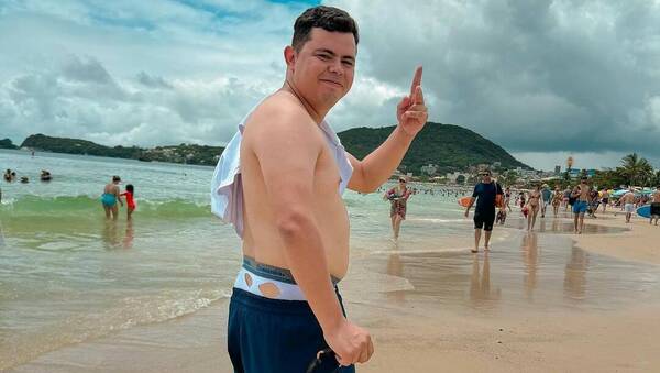 Latara Pararã: Con boxer roto, pero en la playa