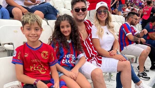 "Junior": "Mis hijos me pidieron venir a ver a nuestro querido Ciclón"