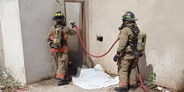 Entró para fumar y acabó calcinado: hallan muerto a limpiavidrios en una construcción