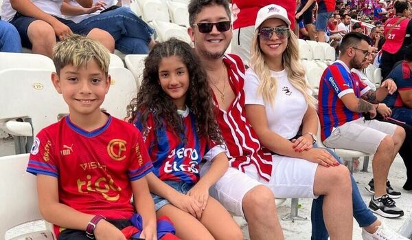 Junior Rodríguez llevó a sus hijos y su amorchi a la cancha: Gritaron a todo pulmón cada uno de los tres gol del Ciclón