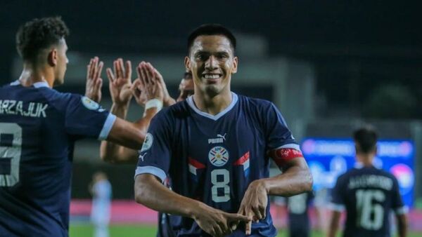 Paraguay iguala ante Argentina con polémica