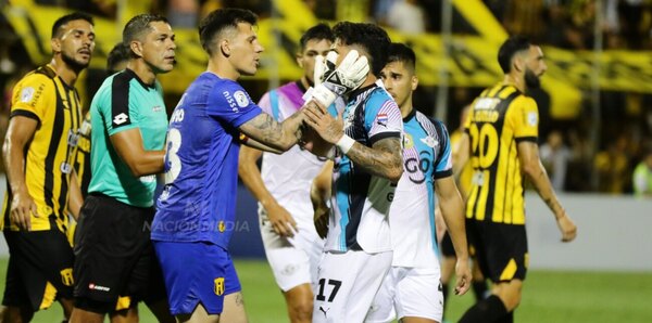 Versus / Libertad salvó un empate a duras penas ante un guapo y astuto Guaraní