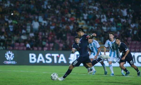 A un paso de dar el golpe: Con gol en “offside” le empataron a Paraguay