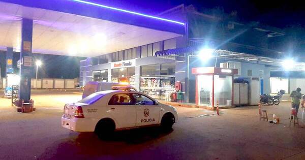 La Nación / Banda asaltó un surtidor e intentó robar un cajero