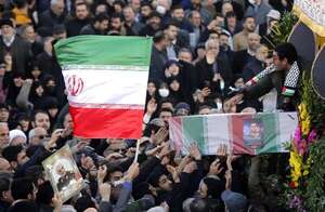 Irán entierra a dos generales de la guardia revolucionaria y pide venganza contra Israel - Mundo - ABC Color