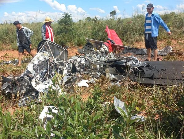 Incendian avioneta tras aterrizaje forzoso en una pista clandestina en Curuguaty · Radio Monumental 1080 AM