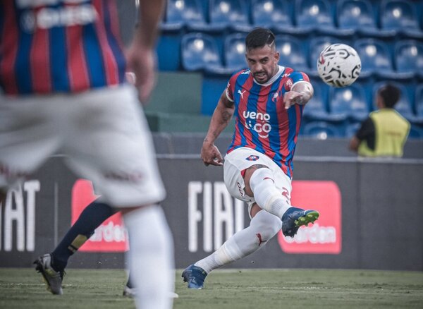 Versus / ¿Es Javier Báez la solución para la zaga de Cerro Porteño?