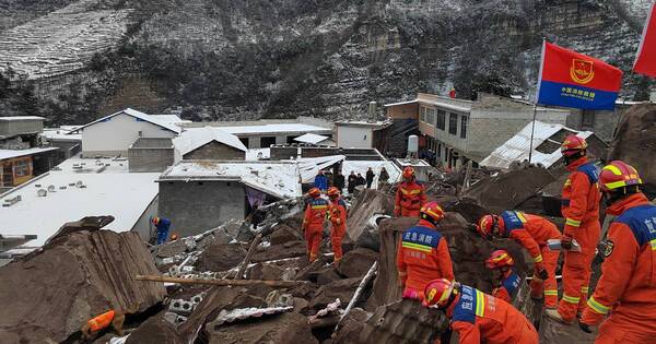 La Nación / China: 47 personas sepultadas por deslizamiento de tierra