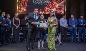 Municipalidad de CDE incentiva la Excelencia Académica honrando a los Mejores Egresados – Diario TNPRESS