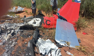Sospecha fiscalía que avioneta no despegó por “exceso de droga” e incendio “fue provocado”