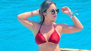 ¡Esposa de pelotero luqueño lo hizo otra vez! Peló cuero en biquini