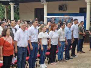 Roque Santacruz y Santiago Peña presentes en inauguración del proyecto 'Vy'a renda'