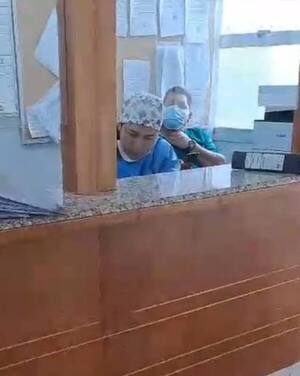 DENUNCIAN NEGLIGENCIA DE MÉDICOS Y ENFERMERAS DE GUARDIA DEL IPS DE CDE - La Voz del Norte