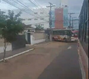 Buses internos de pasajeros pueden hacer lo que quieran en los barrios alejados del centro, total la PMT no los controla » San Lorenzo PY