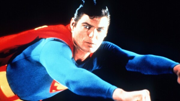 Christopher Reeve exhibe a un héroe más allá de Superman