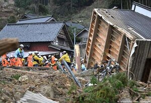 Miles siguen evacuados a tres semanas del terremoto de Japón