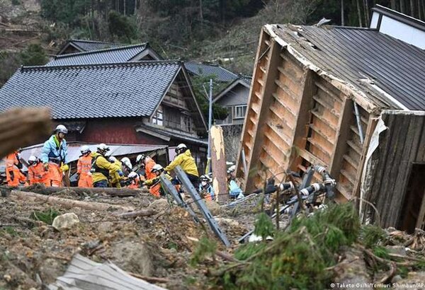 Miles siguen evacuados a tres semanas del terremoto de Japón
