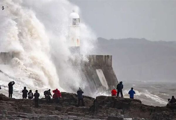 Tormenta 'Isha' deja sin electricidad a miles de británicos