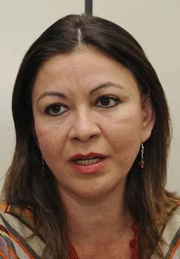 Tras escándalo de nepotismo, renunció hermana de diputado Vera Bejarano - Política - ABC Color