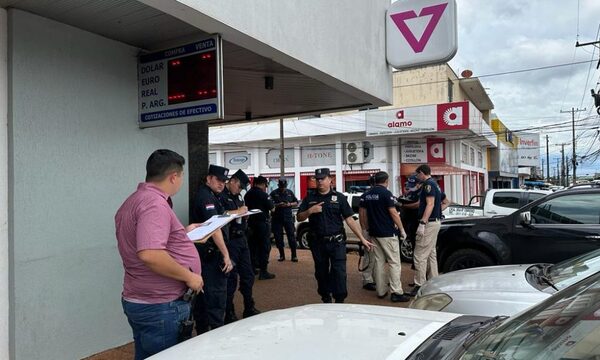 Intentan robar a gerente de surtidor frente a un banco