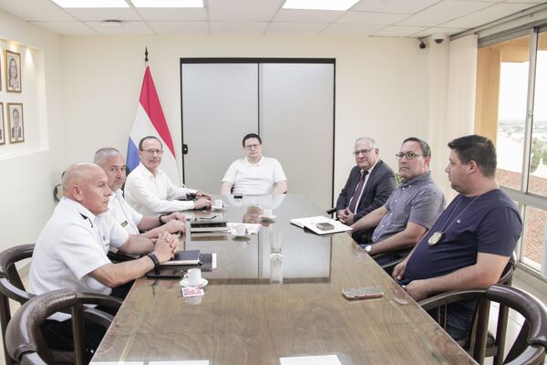 Ingresos Tributarios y Ministerio de Defensa reforzar谩n estrategias de lucha al contrabando - Revista PLUS