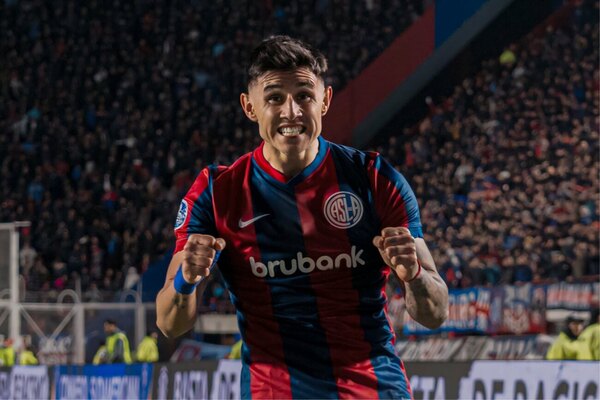 Versus / El delantero paraguayo que busca San Lorenzo ante la inminente salida de Adam Bareiro