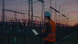 Latinoam茅rica necesita 1,9 billones de d贸lares para triplicar generaci贸n el茅ctrica para 2050 - Revista PLUS