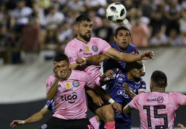 Versus / Juan Patiño con chances de regresar al fútbol paraguayo