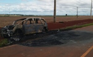 Incendio de vehículo en el camino San Alberto-Mbaracayu