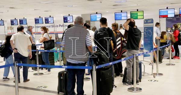 La Nación / Por el momento no reportan cancelaciones de vuelos ante paro en aeropuertos de Argentina