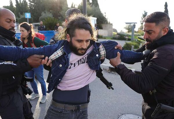 "¡Libérenlos ya!": familiares de rehenes de Hamás irrumpen en el Parlamento de Israel para exigir el regreso de los secuestrados