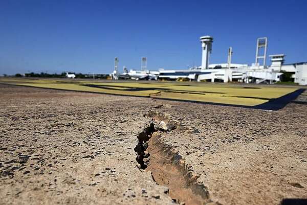 Dinac gastará millones para reparar pistas y plataforma de aeropuertos - Economía - ABC Color