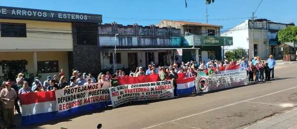 Ciudadanos “toman” la Municipalidad de Arroyos y Esteros en rechazo a vertedero - Nacionales - ABC Color
