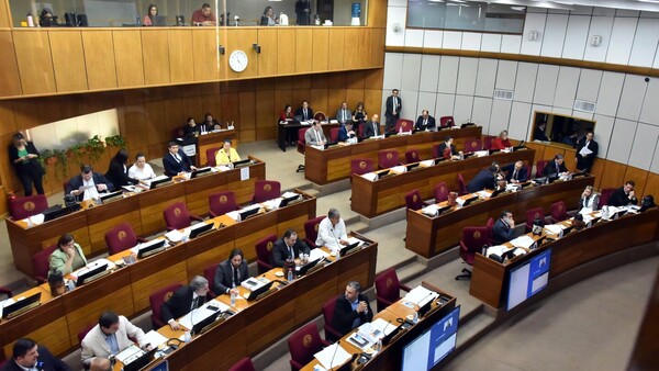 En Senado, por cada tres empleados existe un director o jefe de área