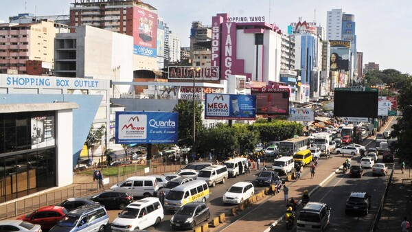 Taxis, furgonetas y mototaxis mau operan a sus anchas en la frontera