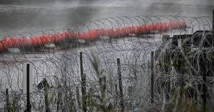 La Nación / Autorizan a cortar alambre de púas en frontera con México