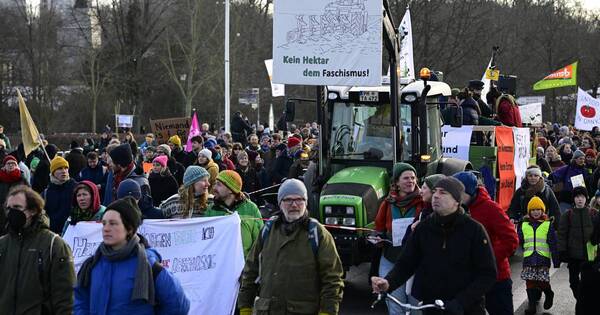 La Nación / Agricultores de la Unión Europea protestan contra regulaciones