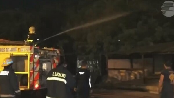 Casillas de madera se incendiaron en zona del aeropuerto Silvio Pettirossi