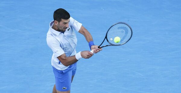 Versus / Un Djokovic insaciable de gloria se instala en semifinales del Australia Open